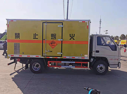 新巴尔虎左爆破器材运输车